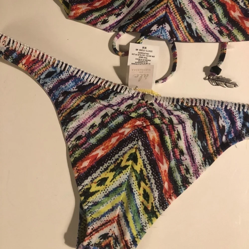 Ale Bikini - Picture 3 of 10